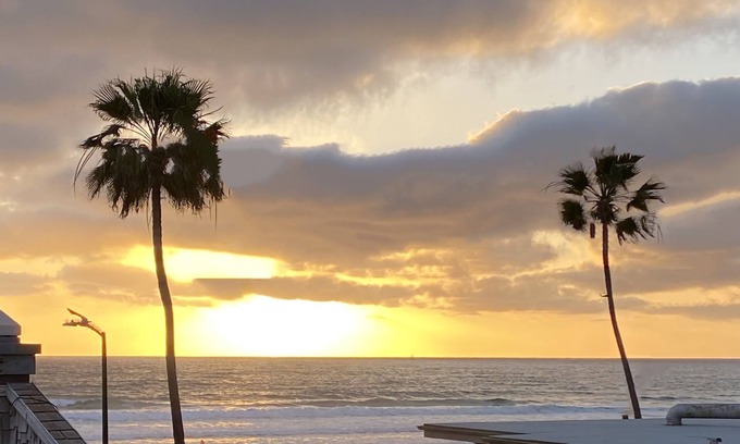 South Mission Beach House | OCEAN VIEW SUNSET VIEW 3bd/3.5 bath S Mission Beach wBIKES A/C Garage STR-02819L