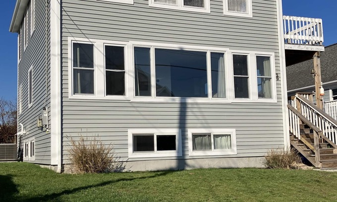 Eastward Look House | Ocean View~Walk to Scarborough Beach~4BR 3BA 3 level Affordable Private Home