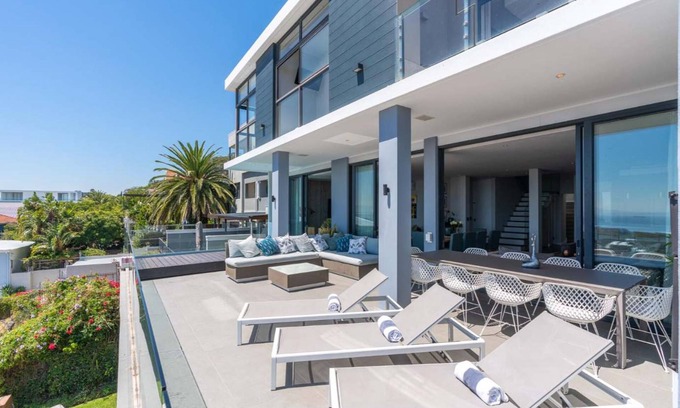 Green Point Apartment | Ocean Views 5 Bedroom Apartments