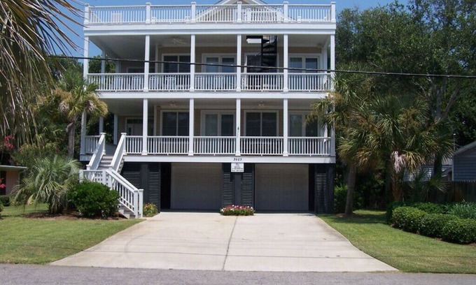 Isle of Palms House | Ocean Views ! A Luxurious Vacation Home to Remember !