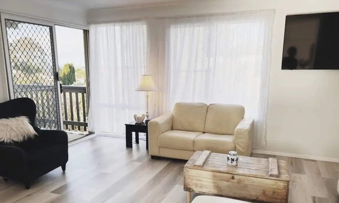 Batehaven House | Ocean views and one block from the beach