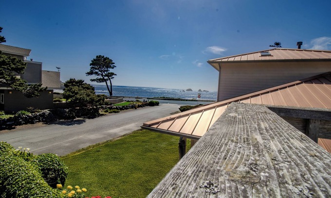 Crescent City North House | Ocean Views, BBQ, Bikes, Games: Selah Beach Home