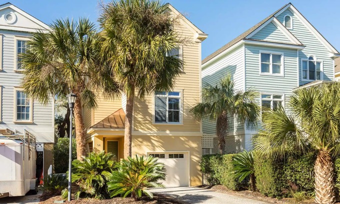 Isle of Palms House | Ocean Views, Steps to the Beach & GP Pools, Monthly Long Term discounts
