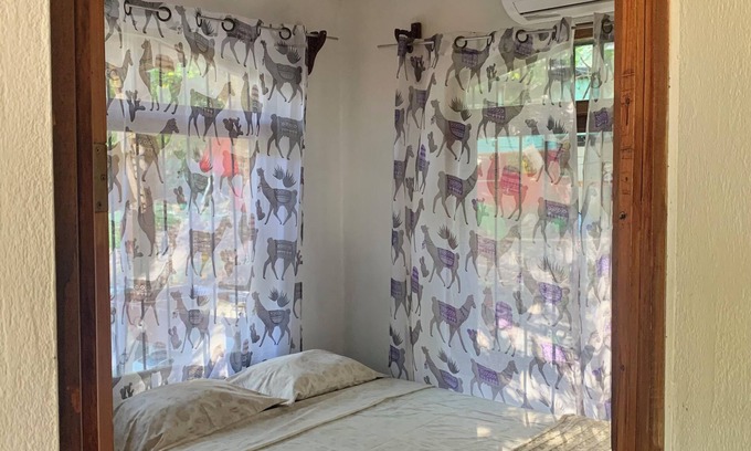 Samara Cottage | Oceana Breeze 2-bedroom lovely cottage a few steps from Sámara beach with AC