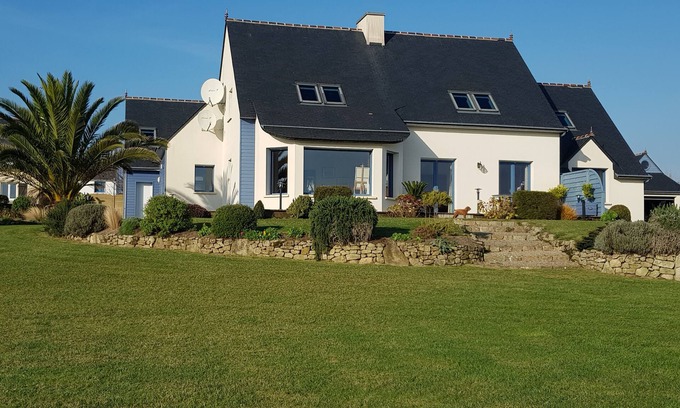 Plogoff House | OCEANE/FRAMBOISE BED AND BREAKFAST WITH SEA VIEW 4 KMS FROM POINTE DU RAZ PLOGOFF