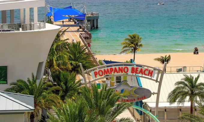Pompano Beach Resort | Oceanfront 2 bedroom 2 bath Duplex! This lovely resort is a vacation paradise!