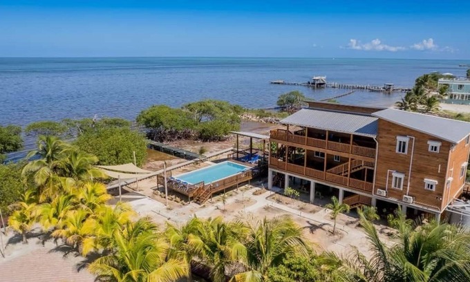 Belize City Villa | Oceanfront 3 bed/2 Bath Home w Pool - Upper Unit