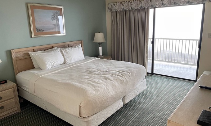Atlantic Beach Condo | Oceanfront, 3 bdrms for Memorial Day Week!