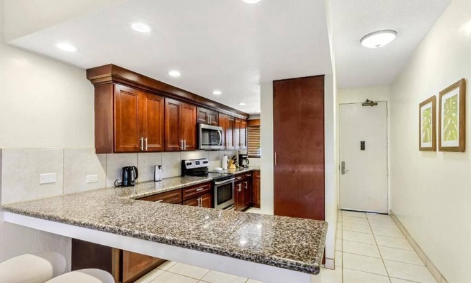 Honokowai Resort | Oceanfront balcony, 40 ft to ocean, 2 bed, 2 bath, remodeled! 3/8-3/15/2025!