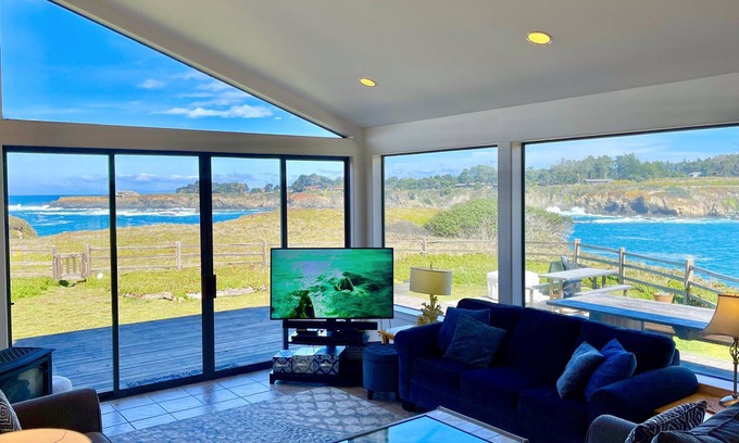 Caspar House | OCEANFRONT, BEACH & Coastline Views, Large Home, Lots of Windows, Amenities