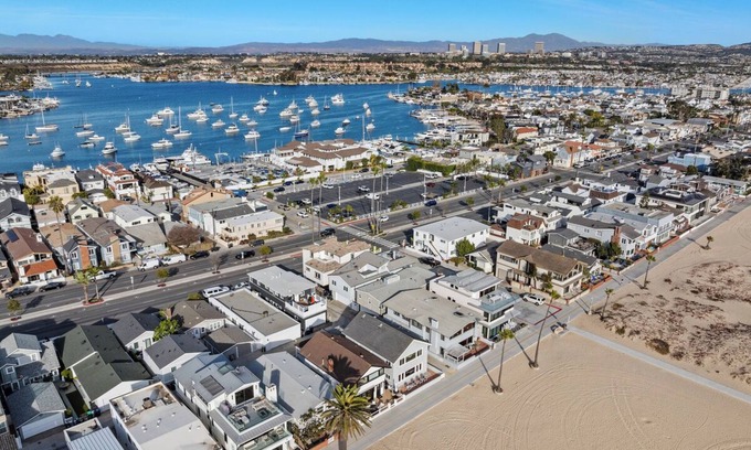 Newport Beach Cottage | Oceanfront Beach Cottage in Newport Beach