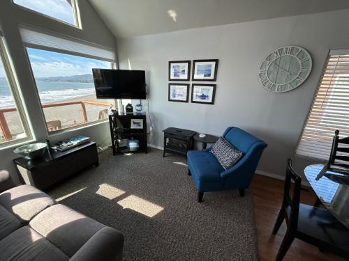 Smith River House | Oceanfront Cabin 6 W Jacuzzi &awe-inspiring View