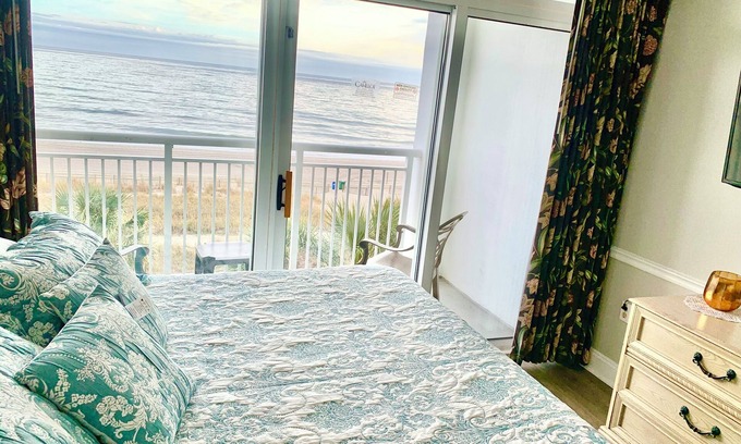 Myrtle Beach Hotel | Oceanfront Camelot! Prime Location!
