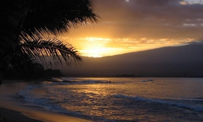 Ukumehame Ahupuaa Condo | Oceanfront Charmer: Our Surf - Your Lullaby