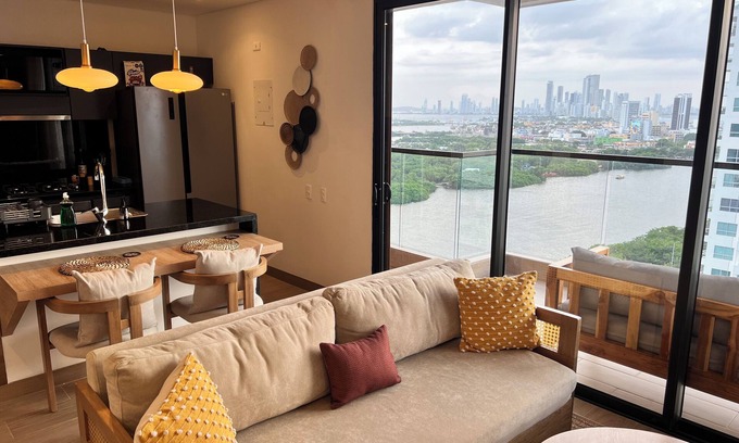 El Cabrero Apartment | Oceanfront 1BR with Amazing Views - WiFi, AC, Gym