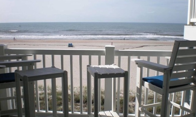 Ocean Isle Beach Condo | Oceanfront Condo with Pool