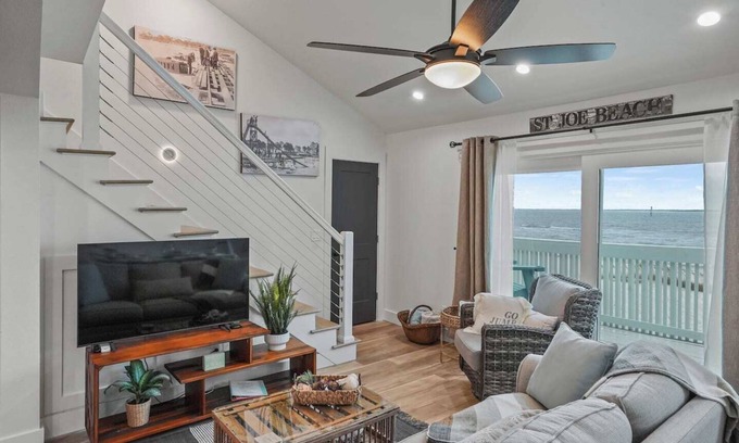 Port St. Joe Condo | Oceanfront Condo | 2Bdm | ScallopSeason!