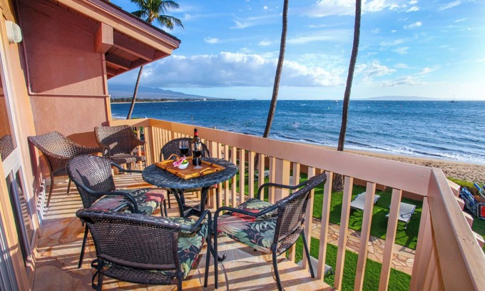Kihei Condo | OCEANFRONT CONDO - INCREDIBLE VIEWS! Kihei Sands Beachfront Condos-B9