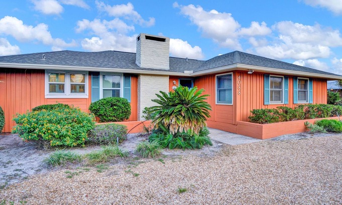 Fernandina Beach Cottage | Oceanfront Cottage with Private Walkway to the Beach