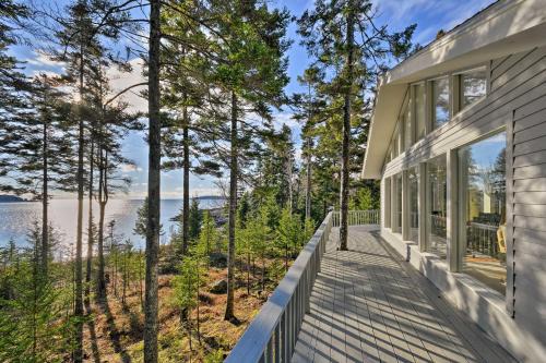 Milbridge House | Oceanfront Cottage on 2 Acres - 4 Miles to Town!