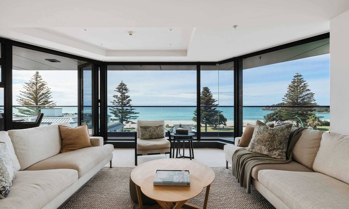 Mount Maunganui Apartment | Oceanfront Designer Home Sea Views, Pool and Gym