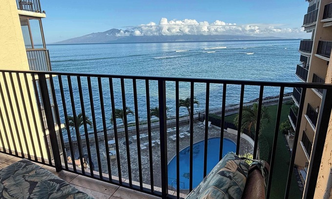 Kahana Apartment | Oceanfront Escape | Molokai Views & Cool Tropical Breezes