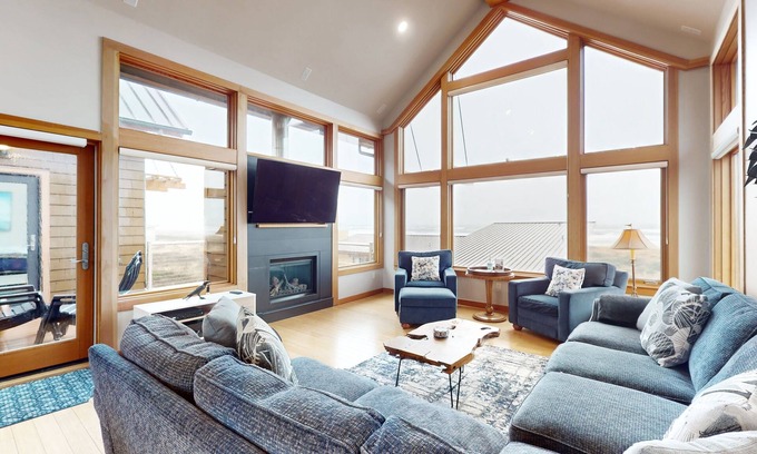 Westport House | Oceanfront expertly-designed home on Cohasset Beach - dog-friendly