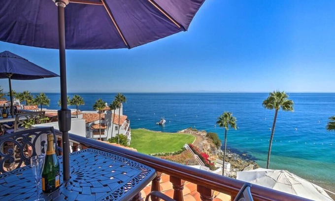 Avalon Condo | Oceanfront Hamilton Cove Penthouse suite with stunning panoramic views!