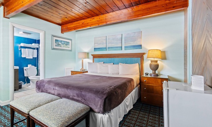 Fort Pierce Hotel | Oceanfront Inn Room #9 - Inlet View - King Bed