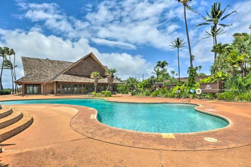 Maunaloa Apartment | Oceanfront Maunaloa Condo, Steps to Pool and Beach!