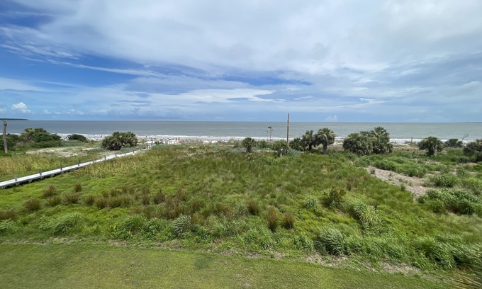 Daufuskie Island Condo | OCEANFRONT! Pool & Land Trans included!