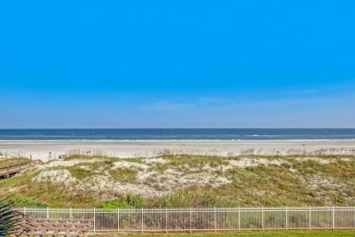 Jacksonville Beach House | Oceanfront Pool and Quiet