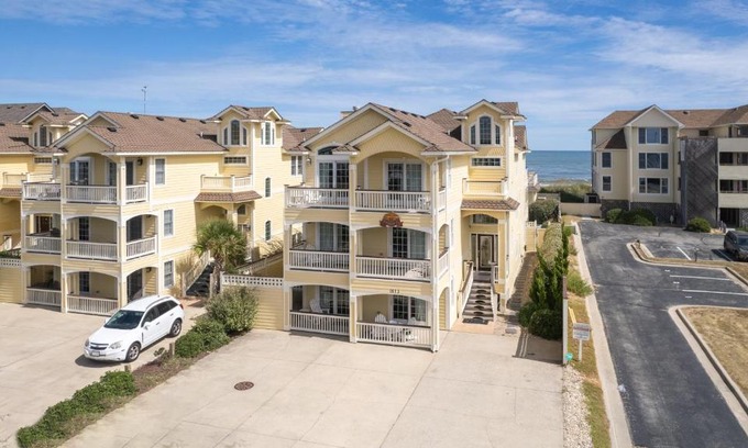 Kill Devil Hills House | OCEANFRONT, Pool, H Tub, Theater Rm, Rec Rm, Prvt Beach access, KD1613, Paradise VI