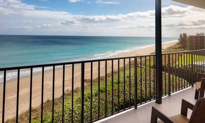 Hutchinson Island South Resort | Oceanfront Resort, Vistana Beach Club, 4th of July Week