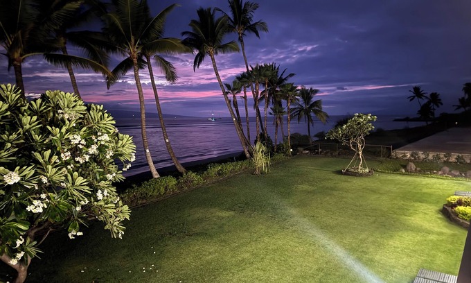 Lahaina Apartment | Oceanfront Stunning Ocean Views in Paradise at Lahaina Shores Studio