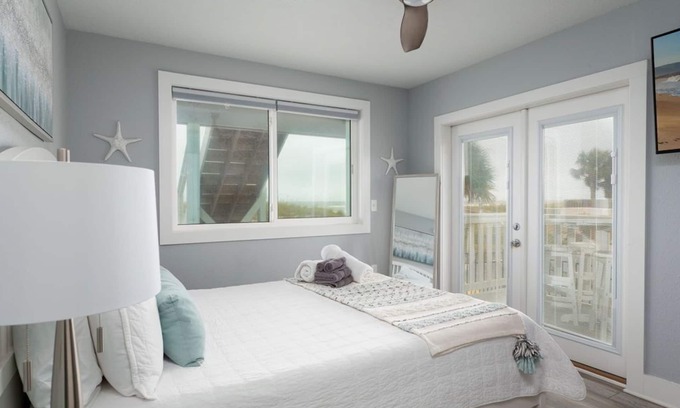 Jacksonville Beach Apartment | Oceanfront w views for grps/families (ground fl)