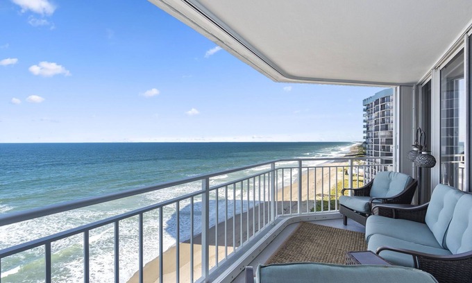 Hutchinson Island South Condo | Oceanside! 15th floor, 4 balconies & a movie room