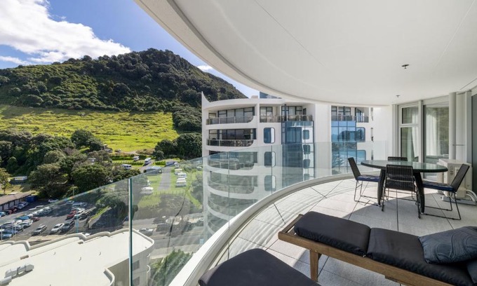 Mount Maunganui Apartment | Oceanside Apartment with Iconic Views