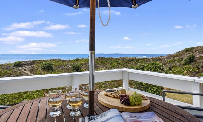 Mount Maunganui Cottage | Oceanside Bach - Mount Maunganui Holiday Home