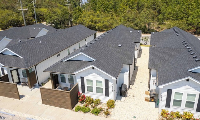 Corolla House | Oceanside, Comm Pool! Lighthouse Views! Close to beach, BC18B, Oh Whale