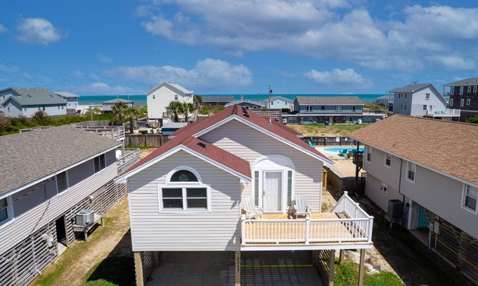 Colington House | Oceanview Comfort | Steps to Beach in OBX