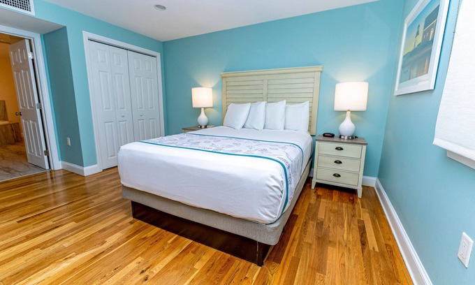 Barnstable County Condo | Oceanview Condo w/Fireplace & Patio