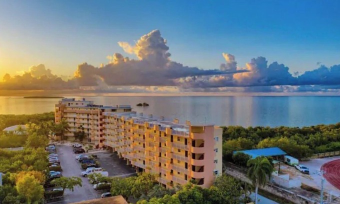 Plantation Key Condo | 🌴 Oceanview Islamorada Penthouse 3BR 2 BA Sunrise Views, Pool & Weekly Rentals