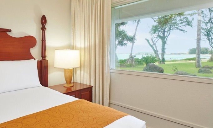 Kahului Hotel | Oceanview Room Near Shopping & Dining with Easy Beach Access