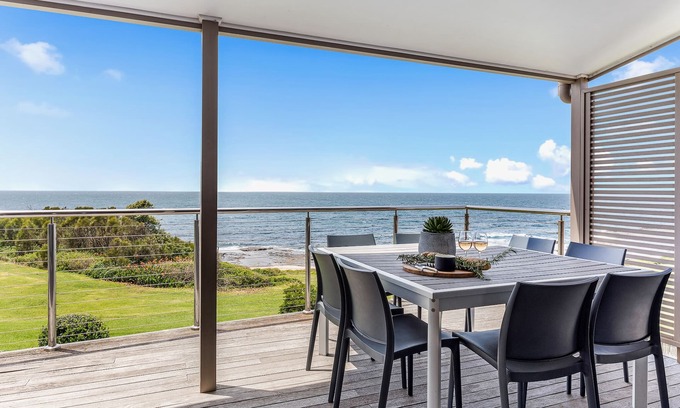 Gerroa House | OCEANZEDGE - Ultimate Oceanfront - Cosy fireplace