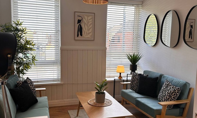 New Lodge Hotel | Ocho Homes By Eight Continents Duncairn Gardens