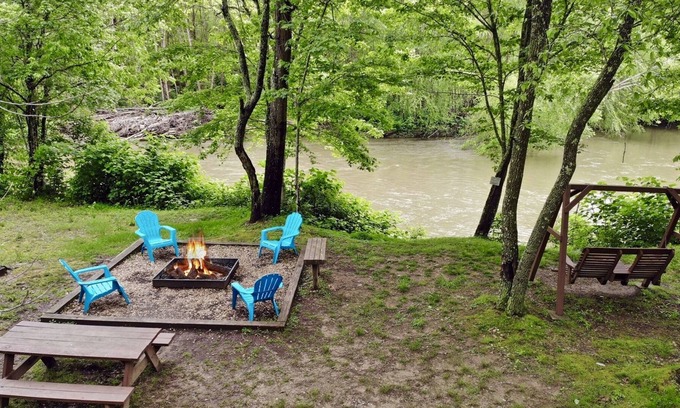 Copperhill Cabin | Ocoee Riverfront Cabin near Blueridge GA