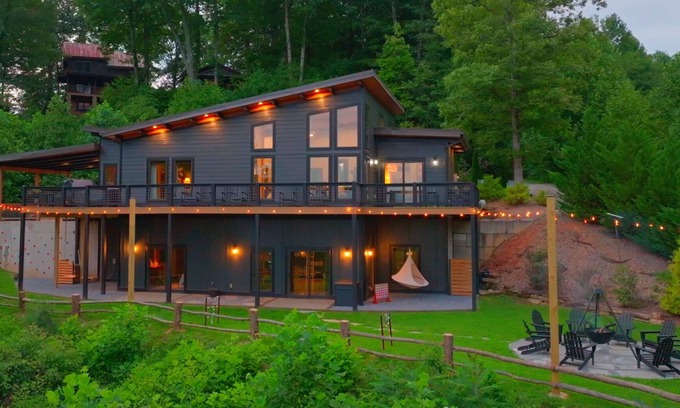 Bryson City Cabin | October Bryson City Luxury Cabin: Hot Tub Mountain Views Theater + Arcade