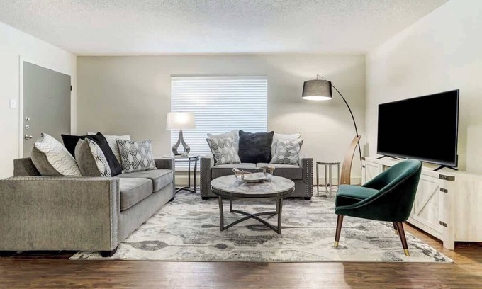 Uptown Apartment | October getaway deal Stylish Galleria Retreat with Saltwater Pool