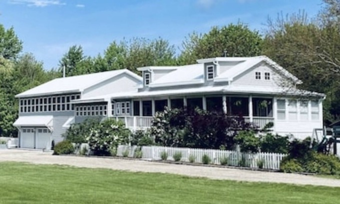 Coloma House | OCTOBER SPECIAL! Stay 2 Nights Get The 3rd Night Free